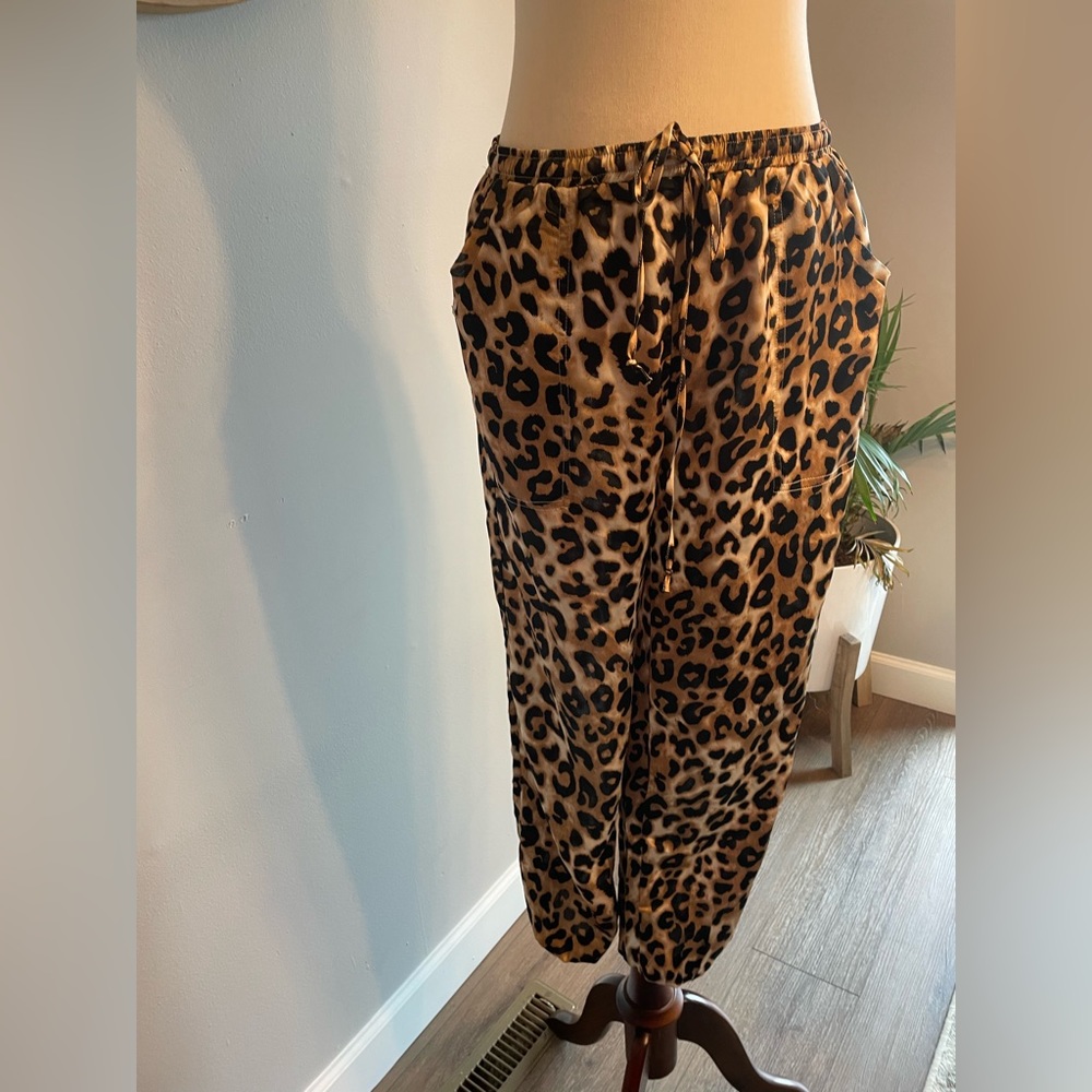 Satin leopard pants(jogger style)